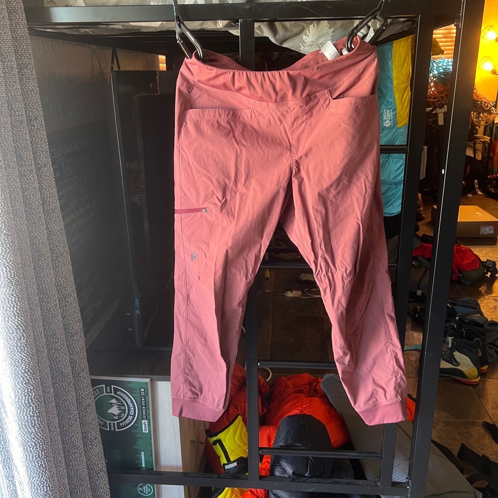 Women’s medium black diamond technician joggers